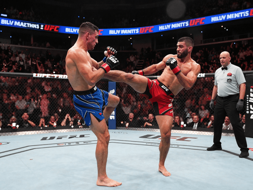Pelea de UFC en vivo con dos luchadores en el octágono demostrando habilidades de combate.
